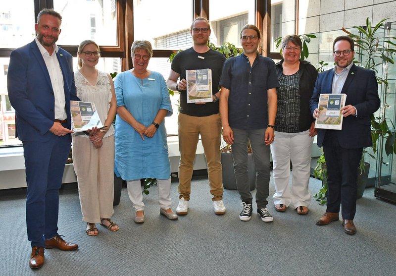 (c) KVMYK - Gruppenfoto mit Landrat und Projektverantwortlichen