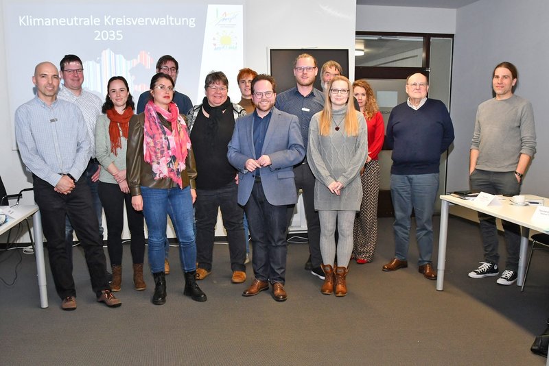 Gruppenbild der Mitarbeitenden im Kreishaus in der Gruppe "Klimaneutrale Verwaltung"